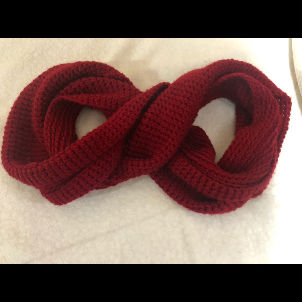Knitted infinity scarf
